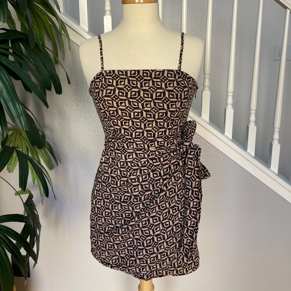 Chic Black and Tan Geometric Midi Dress